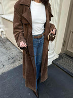 Trench-coat longue marron pour femme, idéale pour l'automne et l'hiver