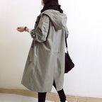Trench-coat imperméable pour femme au design contemporain, idéal pour un usage quotidien