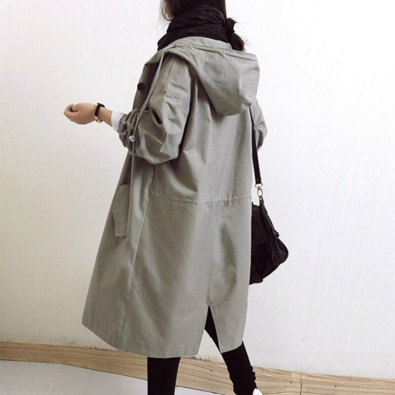 Trench-coat imperméable pour femme au design contemporain, idéal pour un usage quotidien