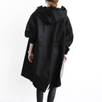 Trench-coat imperméable pour femme au design contemporain, idéal pour un usage quotidien