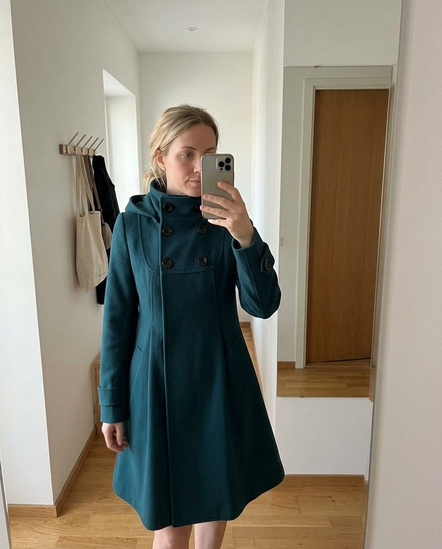 Jackor för kvinnor, dress coat i mörkgrön, stylinginspiration spegelbild i hallen