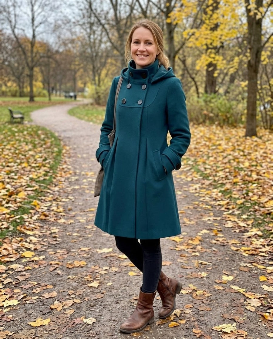 Jackor för kvinnor, dress coat i mörkgrön, stylinginspiration i en höstpark