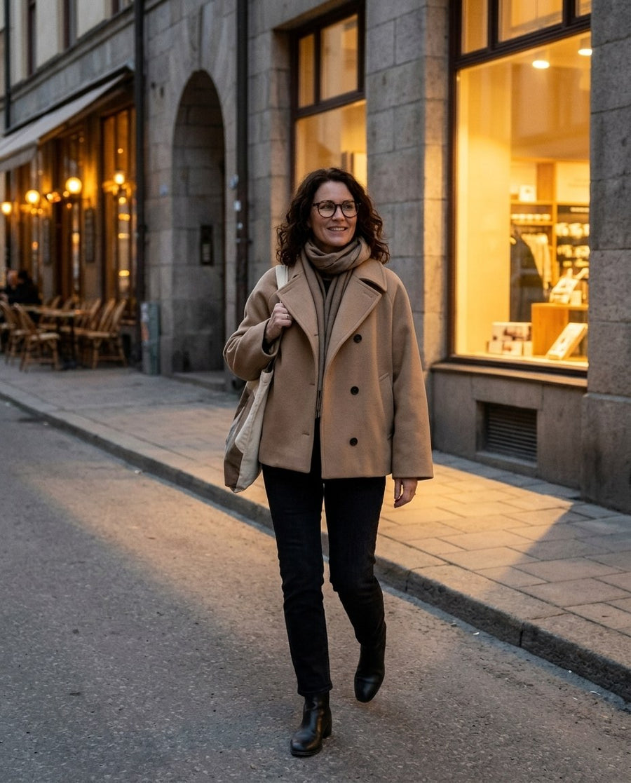 Kort ullkappa | enkelknäppt | lös passform | rymlig ullkappa | ulltrenchcoat dam, kort ullkappa | enkelknäppt | lös passform | rymlig ullkappa | ulltrenchcoat dam i beige, stylinginspiration en kväll i stan