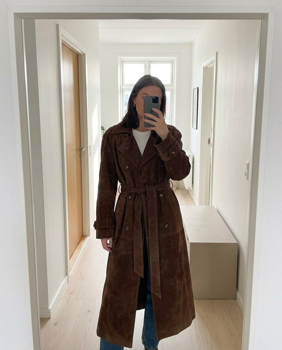 Kvinnors Lång Trench Coat i Brunt för Höst & Vinter, kvinnors lång trench coat i brunt för höst & vinter, stylinginspiration spegelbild i hallen