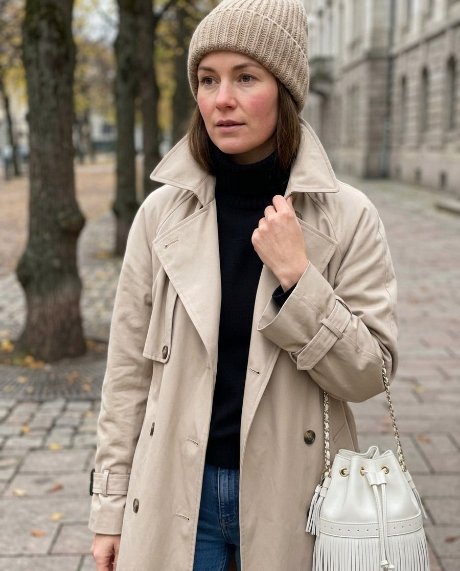 Enkelknäppt Beige Vattentät Trench Coat för kvinnor, lång trench coat i beige, stylinginspiration närbild på materialet
