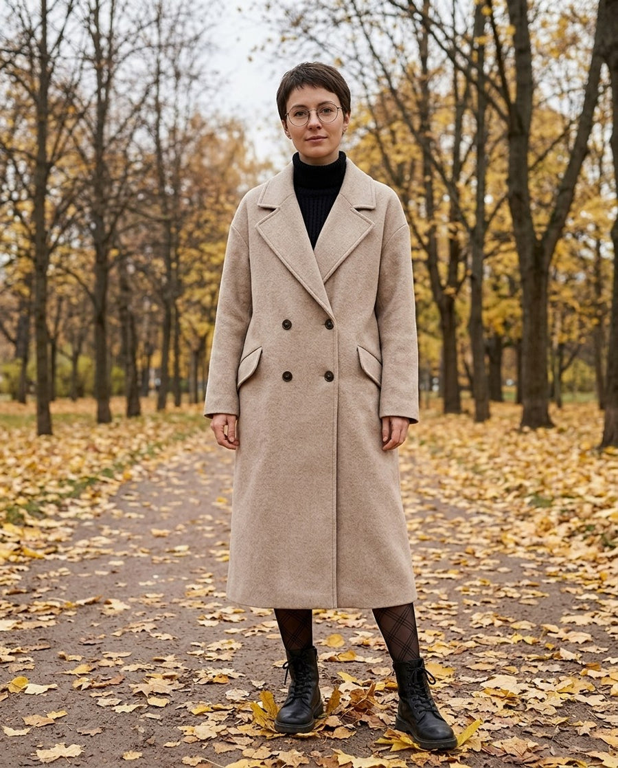 Vinterkappor & jackor för dam, trenchcoat i ull i beige, stylinginspiration i en höstpark