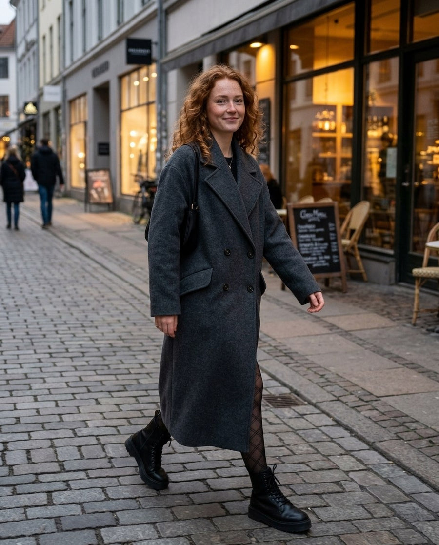 Vinterkappor & jackor för dam, trenchcoat i ull i mörkgrå, stylinginspiration en kväll i stan