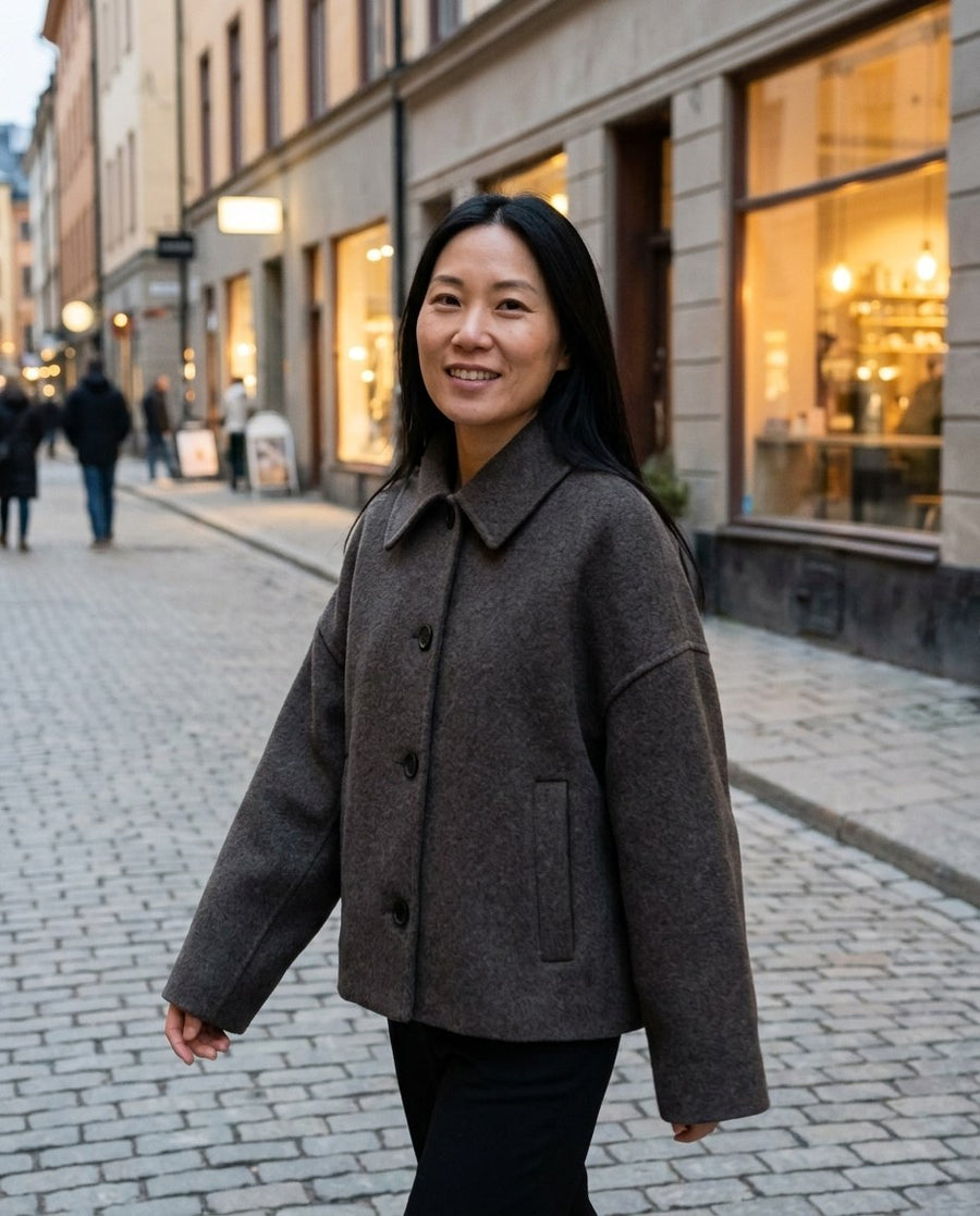 Ulljacka | Enkelknäppt | Löst sittande | Kort ullkappa | Trenchcoat i ull för damer, ulljacka | enkelknäppt | löst sittande | kort ullkappa | trenchcoat i ull för damer, stylinginspiration en kväll i stan